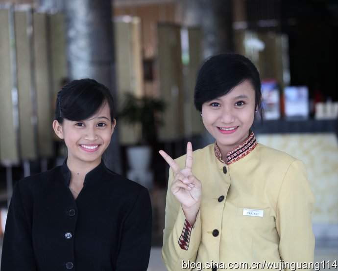 实拍:印尼服务业甜甜的小美女(图)|印度尼西亚|印尼|火山_新浪新闻