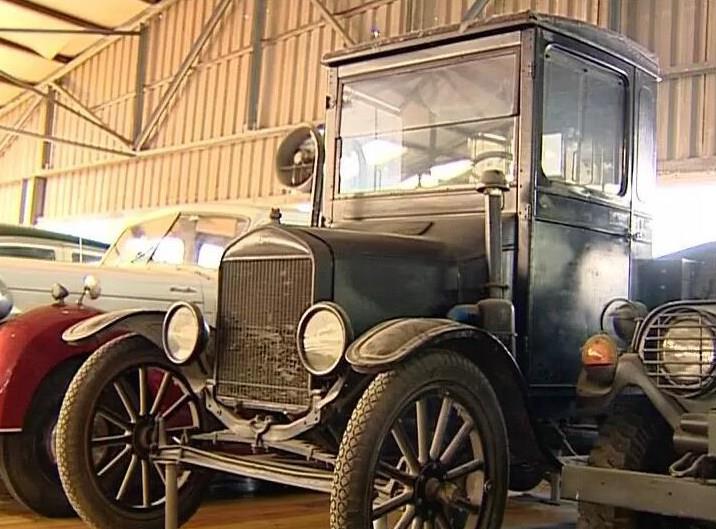 110岁的福特t型车原来长这样,60岁的国产红旗依然霸气十足