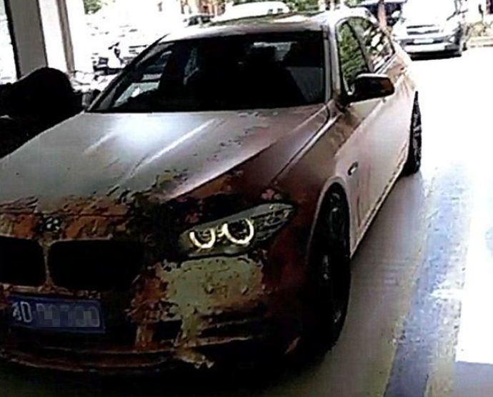 洗车店来一辆脏兮兮的宝马,走近一看,工作人员称其土豪!