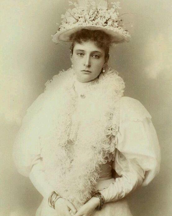 俄国末代沙皇皇后公主绝美照片 其中有一位神似小龙女李若彤