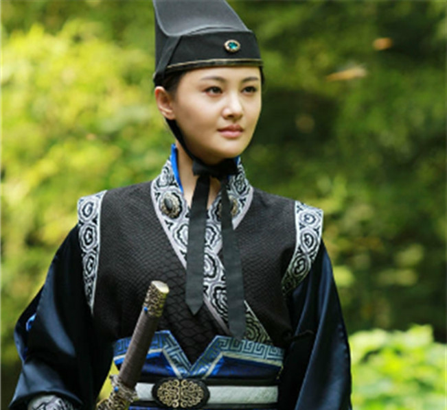 古装剧中女星女扮男装,个个帅翻,谁知看到唐嫣画风却变