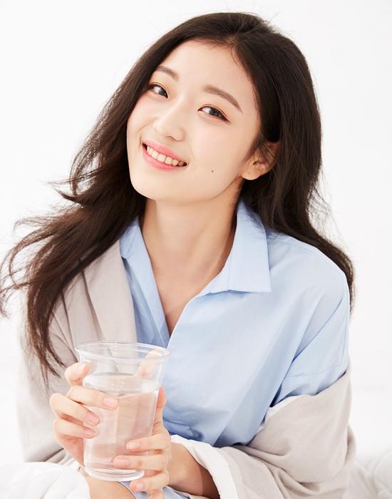 她的演艺圈之路也是锐不可当,此次她在《快把我哥带走》扮演苗妙妙