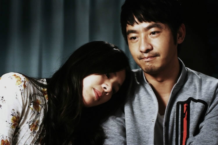 两人曾在电视剧《恋人》中上演过忘年恋.