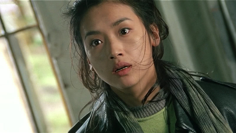 第一部电影便合作天王刘德华,被赞气质清灵的小龙女