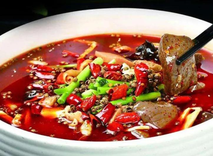 川味经典美食,毛血旺麻辣鲜香,汤汁红亮,吃一口就停不下来.