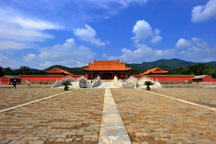 这个皇帝的陵墓到底有多奢华