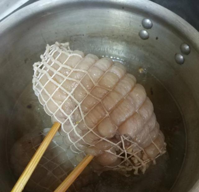 无骨猪肘子吃货就得这么吃