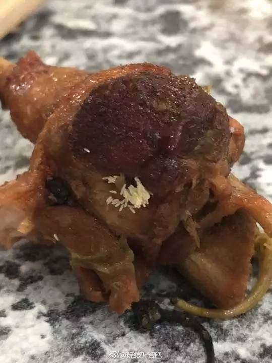 合肥某高校食堂鸡腿吃出一堆高蛋白苍蝇卵,画面简直不敢想象[跪了]