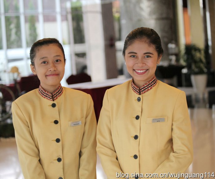 实拍:印尼服务业甜甜的小美女(图)|印度尼西亚|印尼|火山_新浪新闻