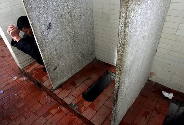 全球各国公共厕所景象澳洲的厕所太吓人印度的厕所很危险