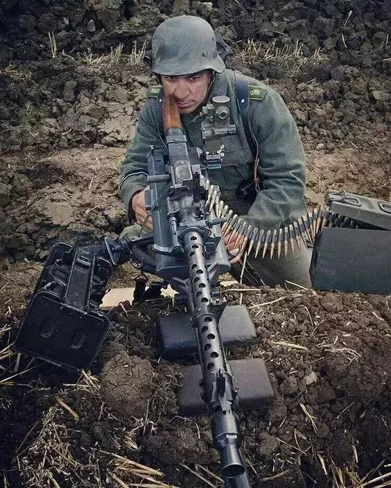 二战时mg42通用机枪优缺点