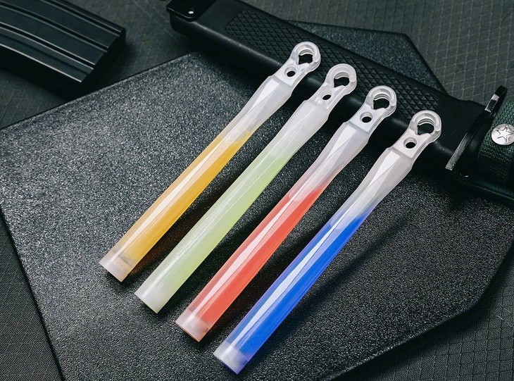 军用荧光棒作为士兵在战场上使用低亮度光源照明