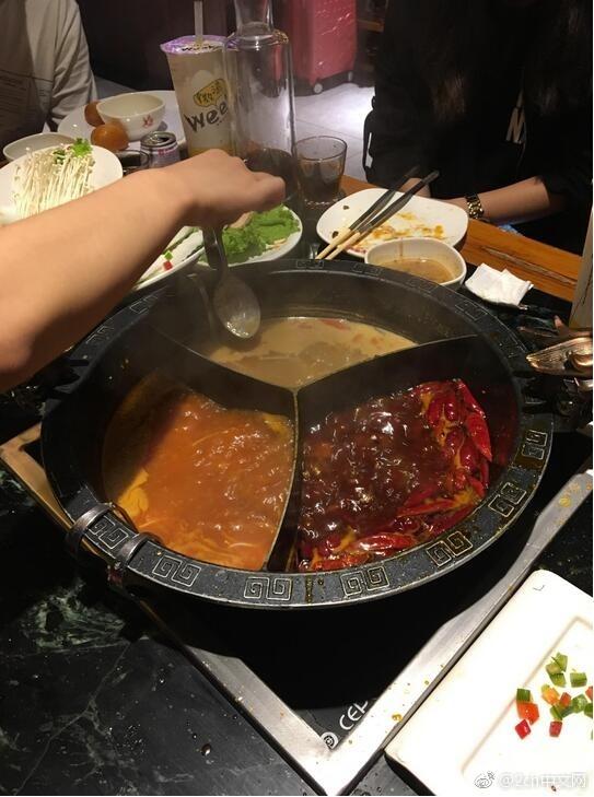 日本网民吐槽:我在中国吃火锅,感觉超超超超级辣