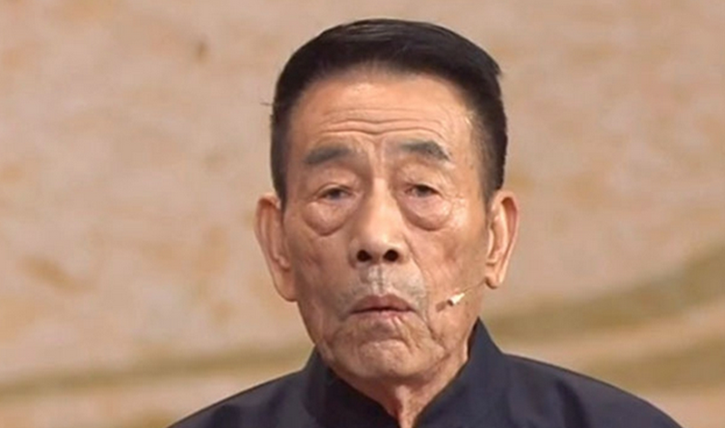 在相声中,杨少华老师表示自己如果赚了钱第一件事情就是交税.