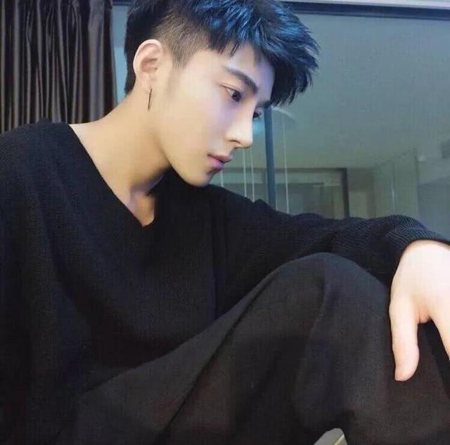 1,在我化了妆洗了头换了新买的衣服的时候 觉得全世界男生都喜欢我2