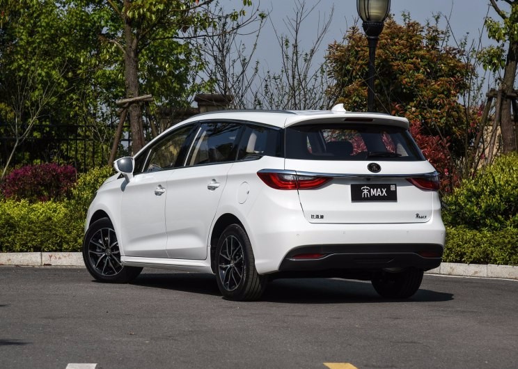 比亚迪宋max 6座版4月17日上市 2款车型可选