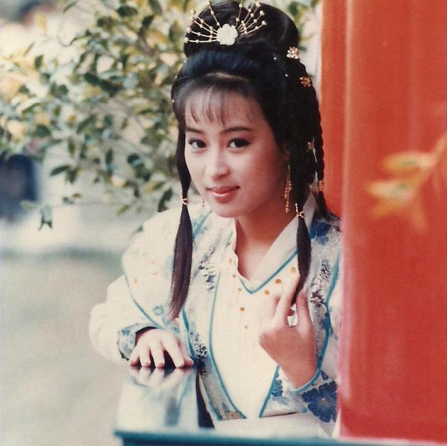 她是蔡少芬闺蜜,曾与梁朝伟因戏生情,今嫁给飞行员生活幸福|黎美娴