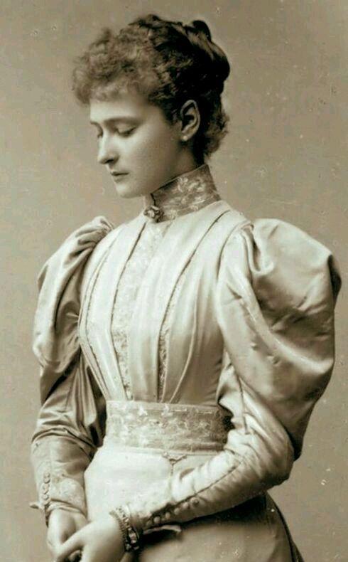 俄国末代沙皇皇后公主绝美照片 其中有一位神似小龙女李若彤