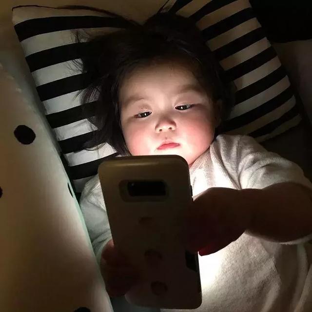 宋民国后,又一个萌哭百万粉丝的网红表情包来了!好想生同款女儿