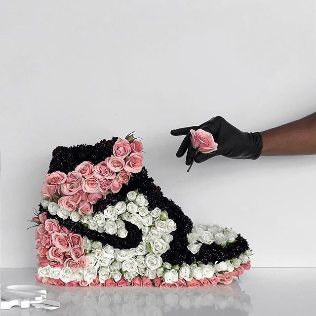 这些用鲜花做的 "鞋子" 来自一位自称为mr