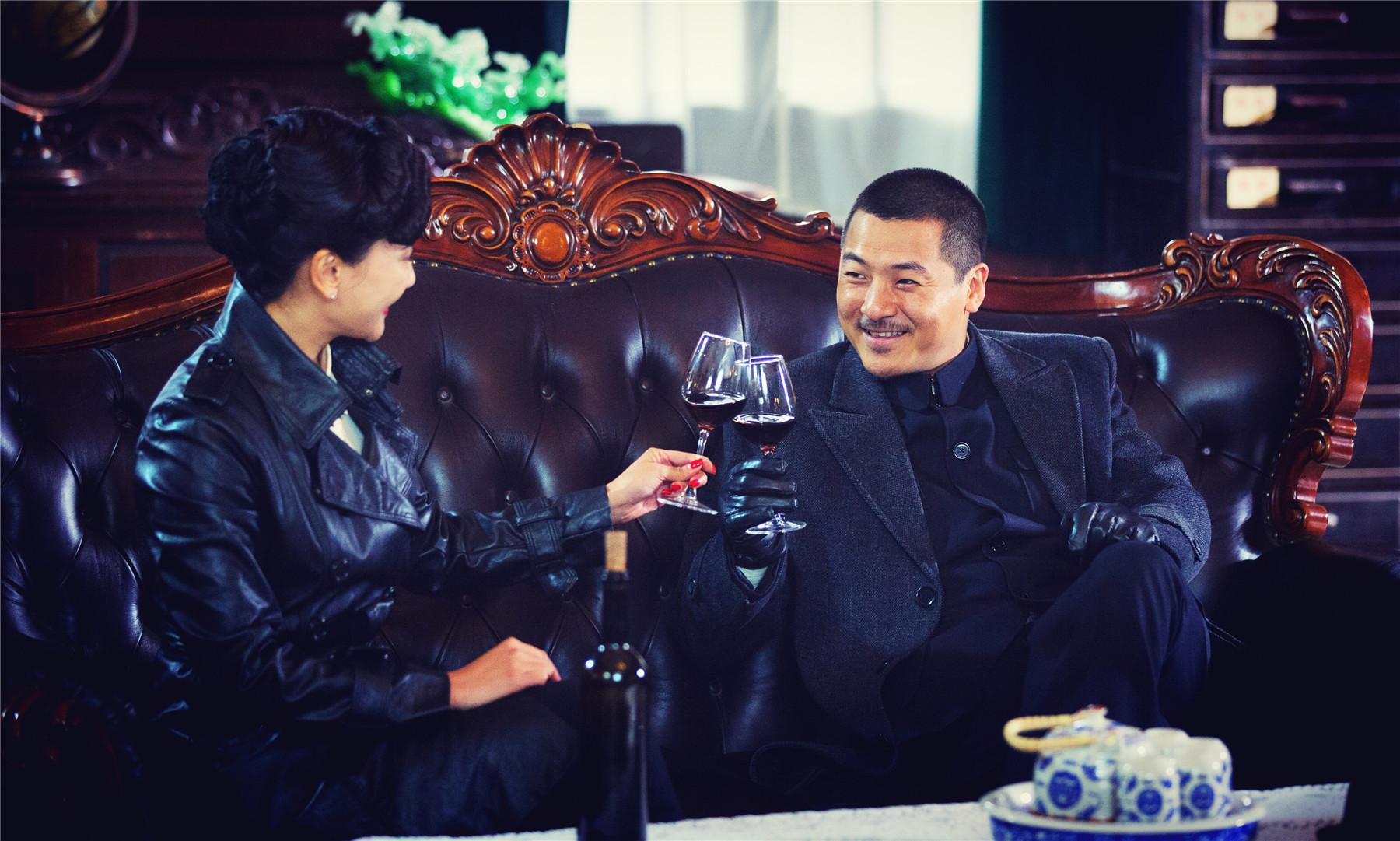 齐奎《烽火连城决》一人饰三角 演技担当玩分裂