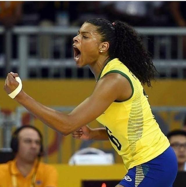 没等来法比亚娜却等来了费加雷!巴西女排又一重炮回归国家队