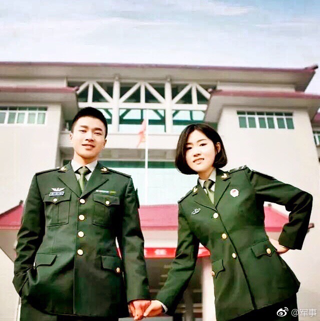 军恋中尉军官与中士女兵的爱情故事