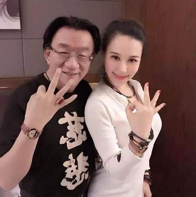 一波未平一波又起, 侯耀华老师女徒弟还真不少, 这次送大钻戒