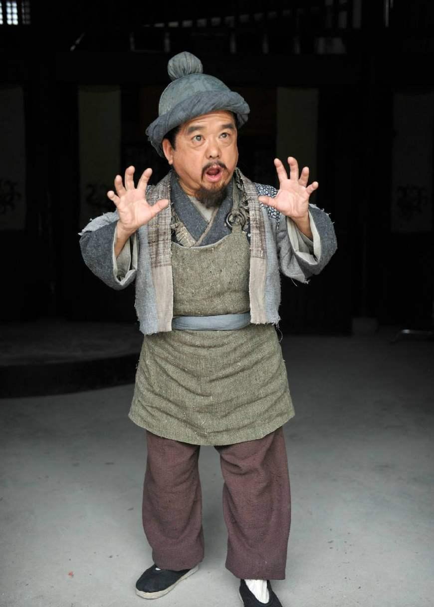他身高不到一米三, 曾和王宝强一起打拼, 网友: 妻子堪比潘金莲