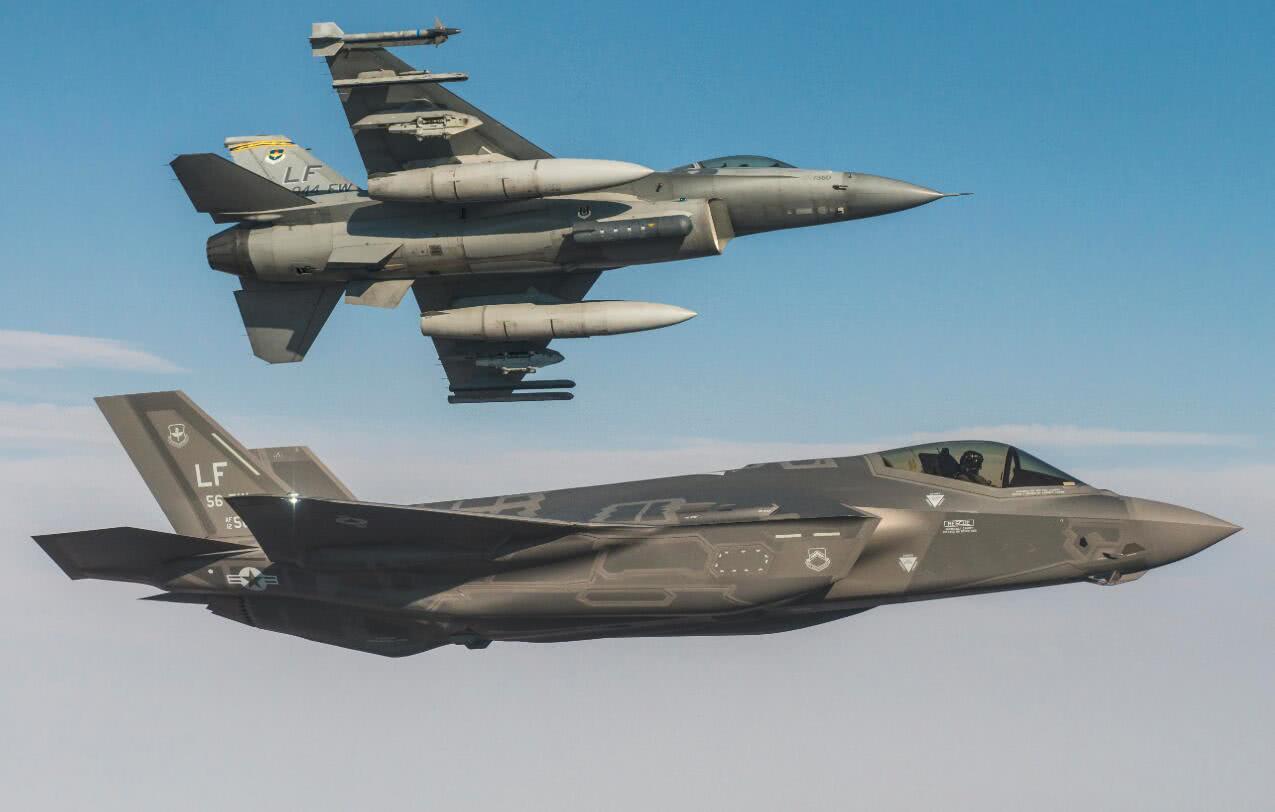 背后一阵风,上亿美元先进f35飞机居然被烧坏了!