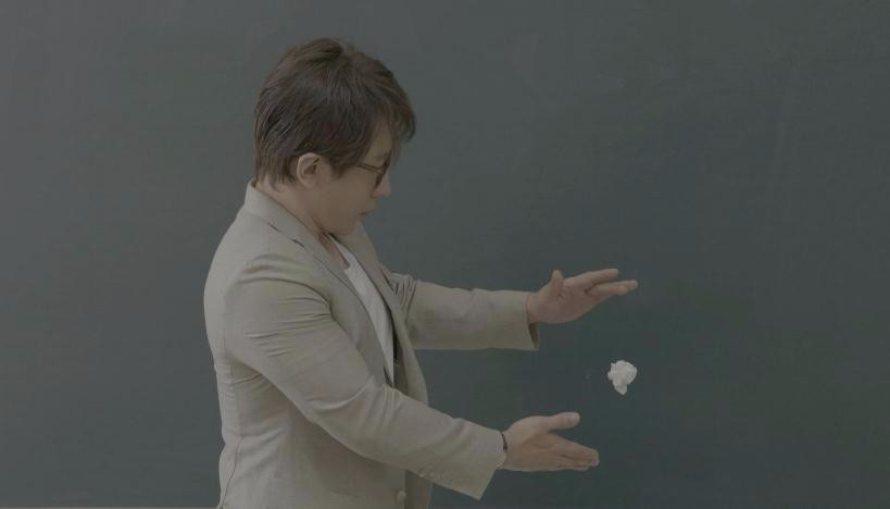 《同一堂课》上演隔空魔术对决,刘谦,郑渊洁你pick谁?
