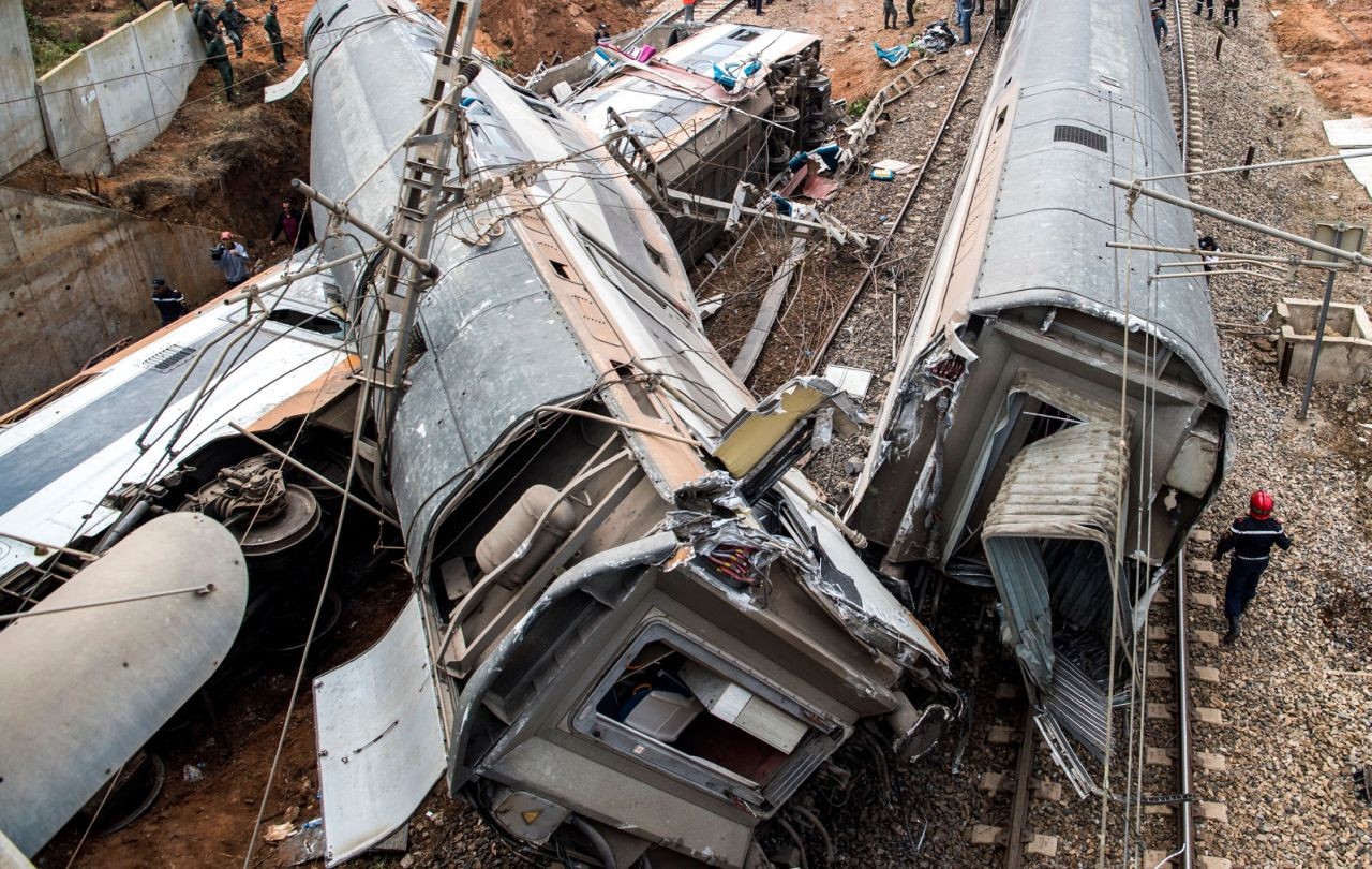 直击摩洛哥火车脱轨事故现场 已导致10人丧生90人受伤