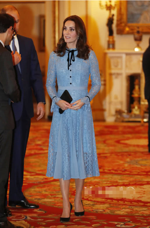 凯特王妃身穿白色蕾丝裙真美高贵优雅显气质女神范十足