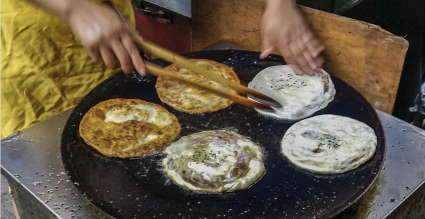 摆摊卖它一天多的时候能有5000元的收入|铁锅|小吃|锅盔_新浪新闻