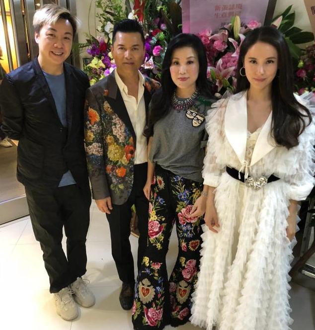 吕良伟近照苍老,他一共有三个老婆,各有特色,还是她最美!