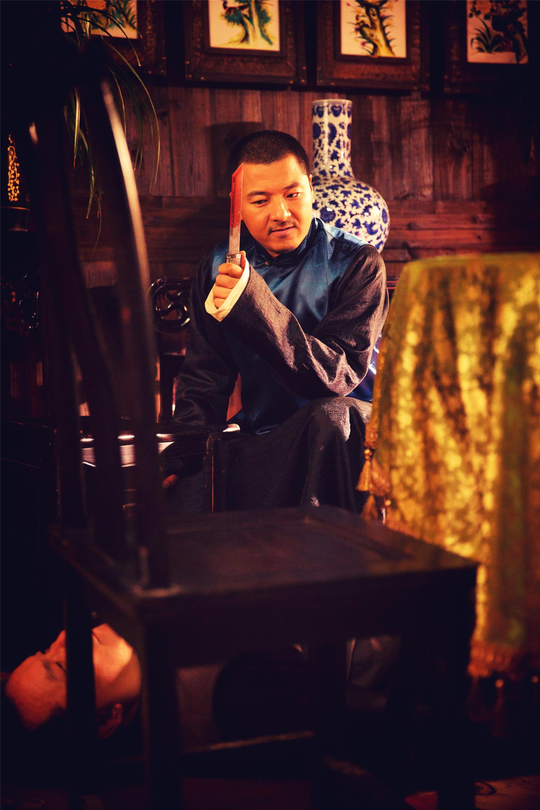 齐奎《烽火连城决》一人饰三角 演技担当玩分裂