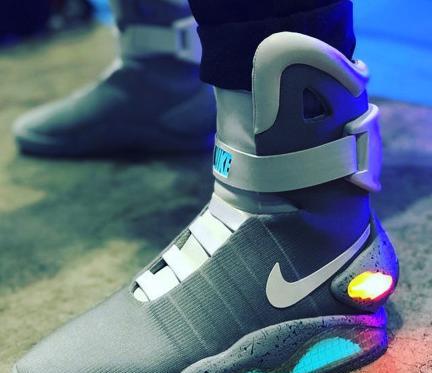 2017年最贵的鞋, 81万买了一双耐克!|耐克|鞋带|拍卖_新浪新闻