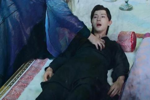 天帝死前保住旭凤一缕魂魄,可惜又被润玉消灭!