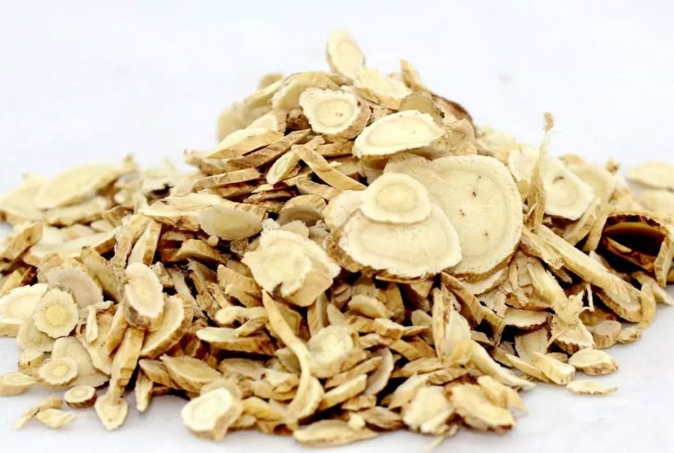 药用:生黄芪15克,茯苓,杏仁,白术,白芍各9克,防风,白芷,陈皮,姜夏