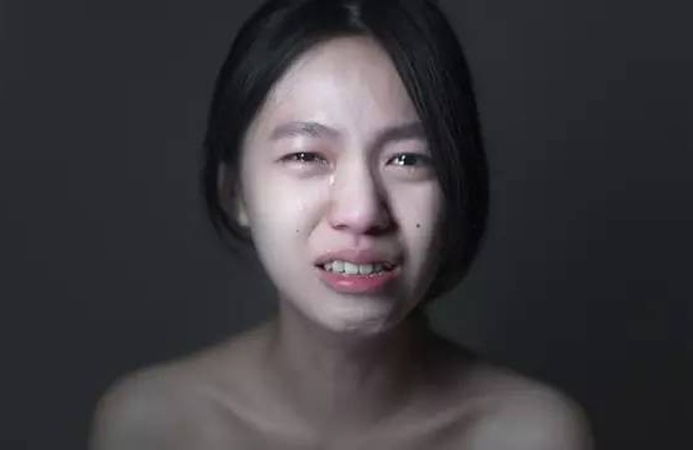 你为什么而哭?摄影师用6年时间拍女孩的眼泪