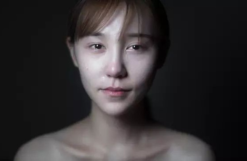 你为什么而哭摄影师用6年时间拍女孩的眼泪