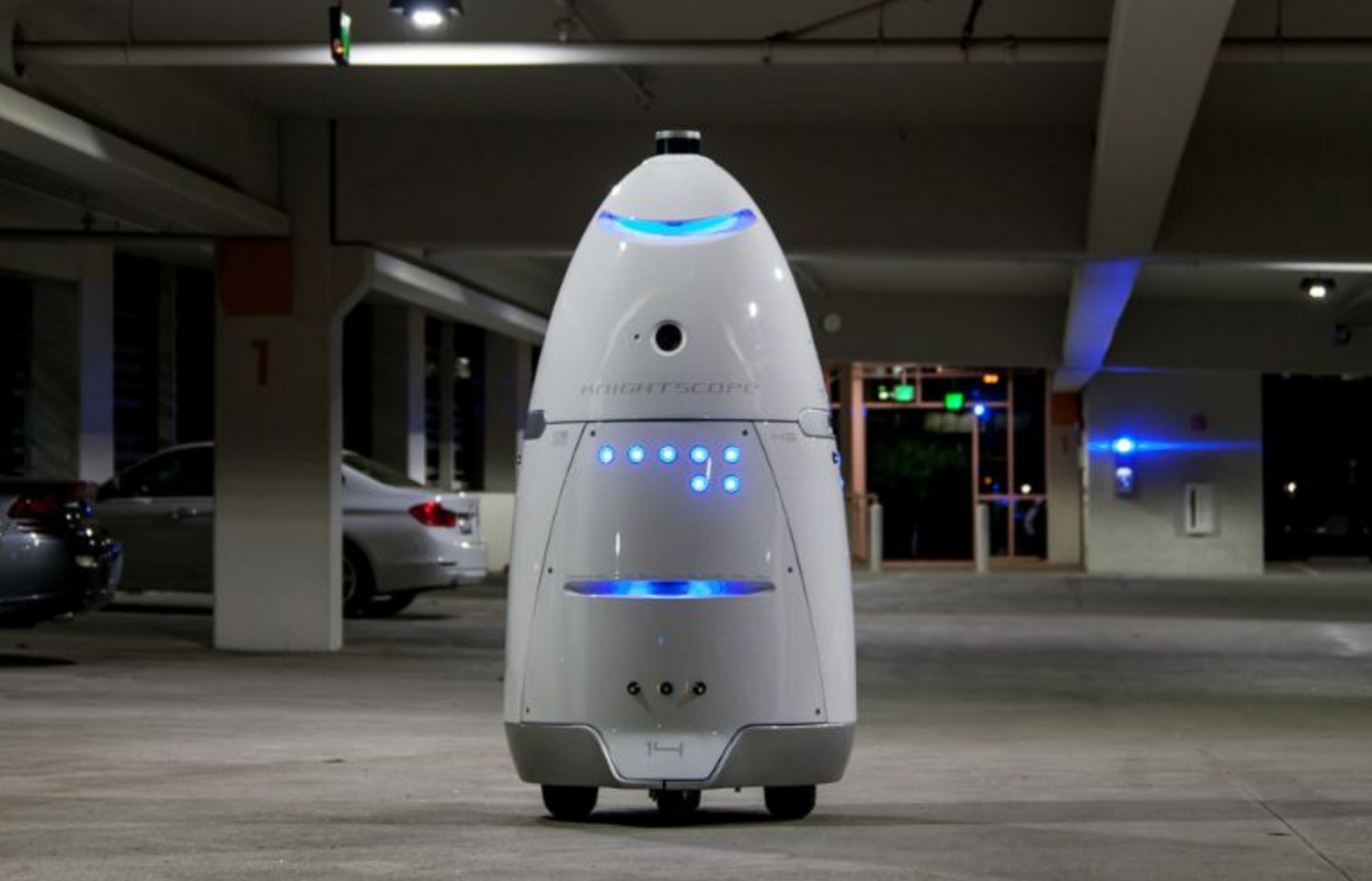 无需辅助的停车机器人 还能省钱省空间