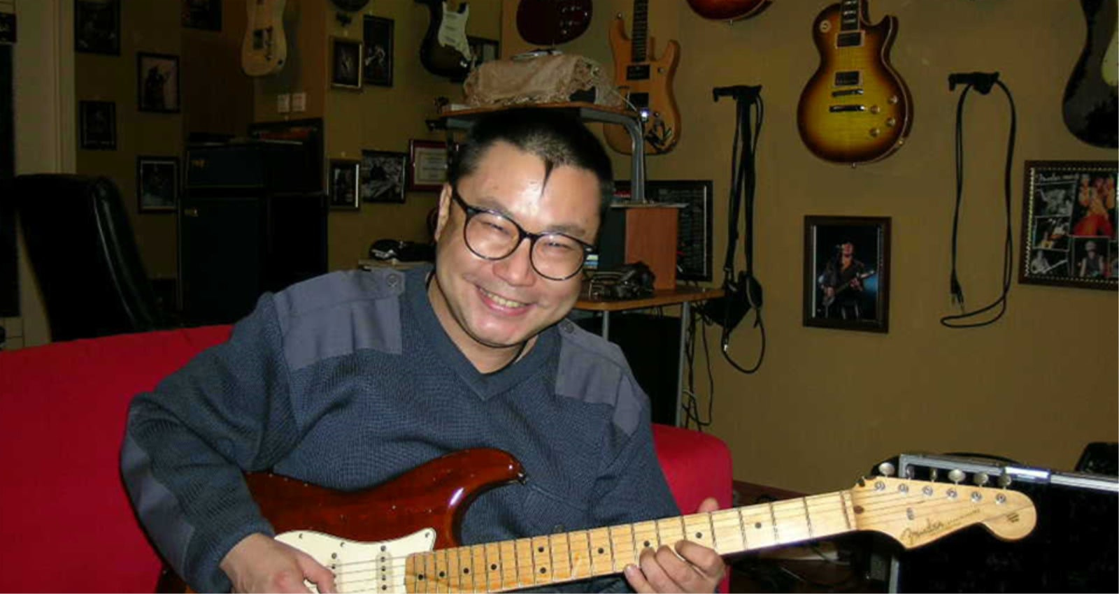 靠着歌曲红极一时,却因两次吸毒形象尽毁,如今靠着走穴勉强度日