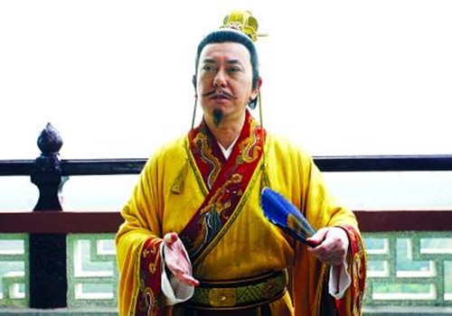 拥戴其父相王李旦位登大宝.