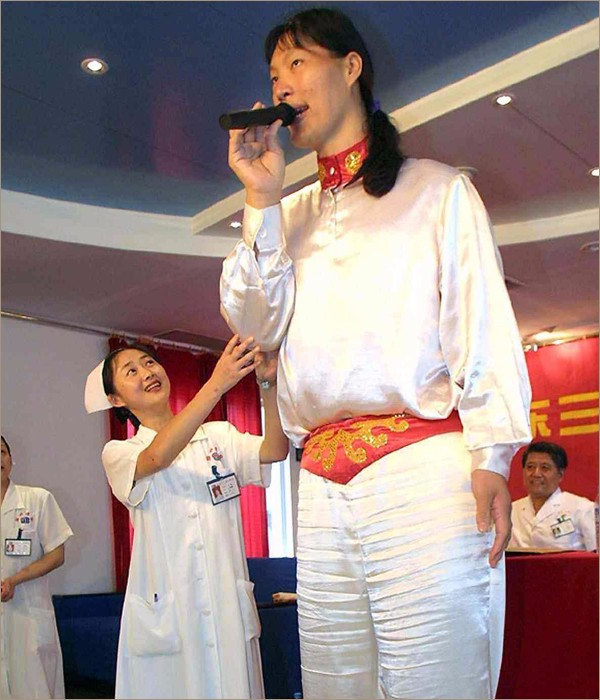 她被"大世界吉尼斯之最"收录,被誉为"世界第一女巨人".