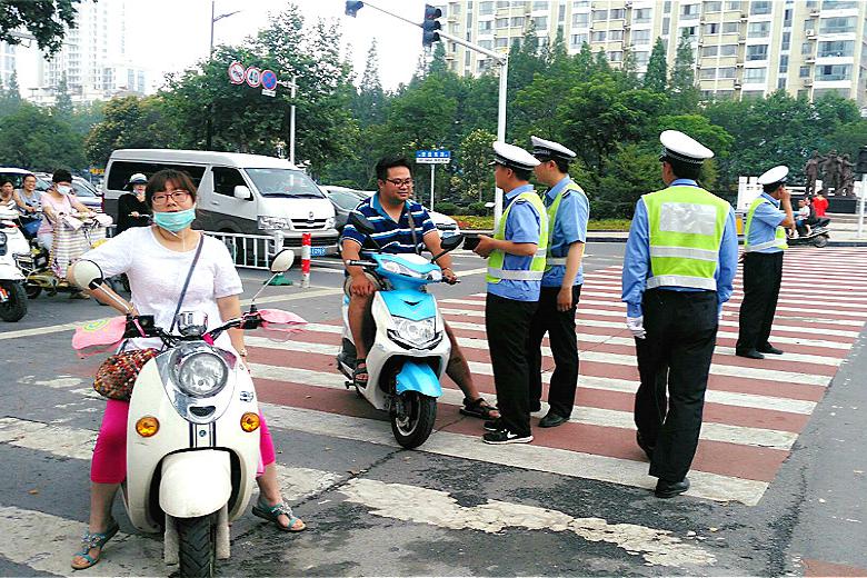 电瓶车最严措施,农村有电瓶车注意了,罚款扣车|电动车_新浪新闻