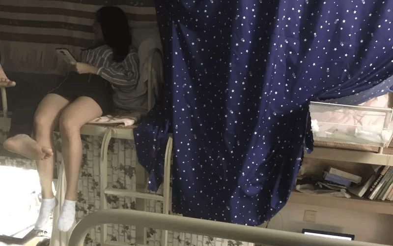 大学生带女朋友回宿舍室友一夜没睡网友女生太不自爱