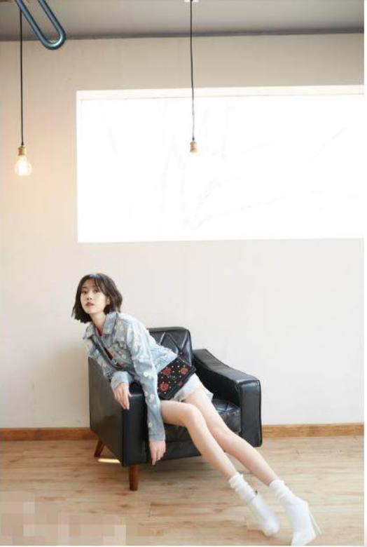 李溪芮把热裤穿的这么惊艳也是没谁了!连迪丽热巴都服了!