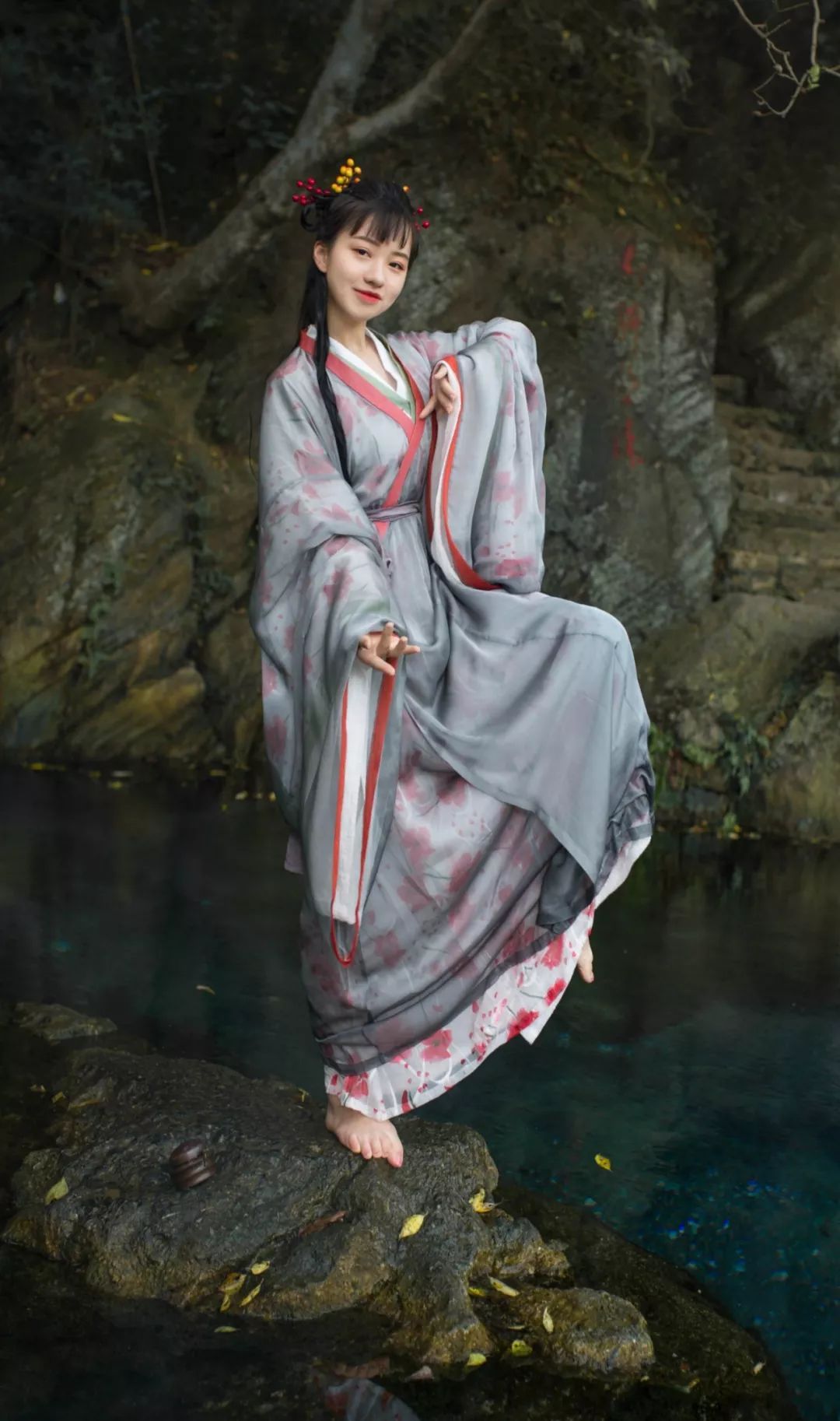 徐娇夏达穿上汉服美如画,仙女们要不要考虑一下?