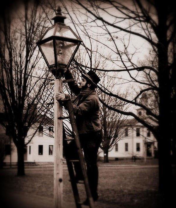 看看近代史上那些曾经出现又消失的职业有的很奇怪有的很恐怖